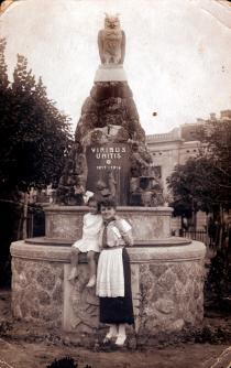 Livia Teleki and her mother Kornelija Kornveis at the 'Missing Monument'
