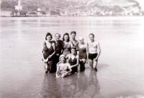 Magdalena Berger with friends on the Danube